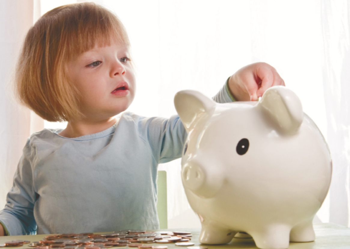 Как научить ребенка правильно относится к деньгам